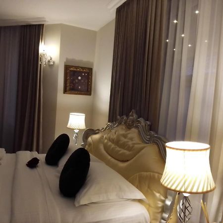 Casa Maria Roses Hotell Rîşnov Exteriör bild