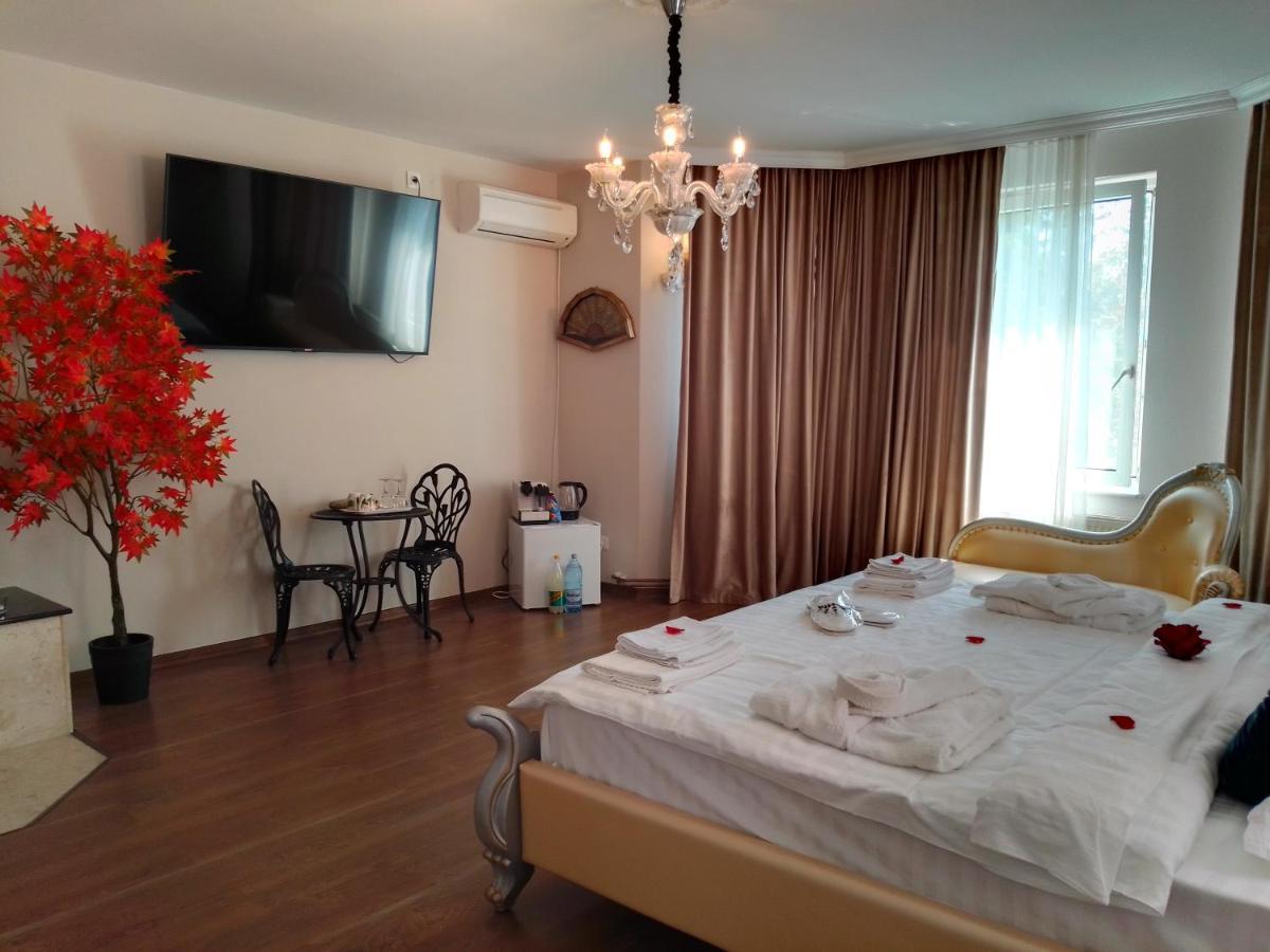 Casa Maria Roses Hotell Rîşnov Exteriör bild