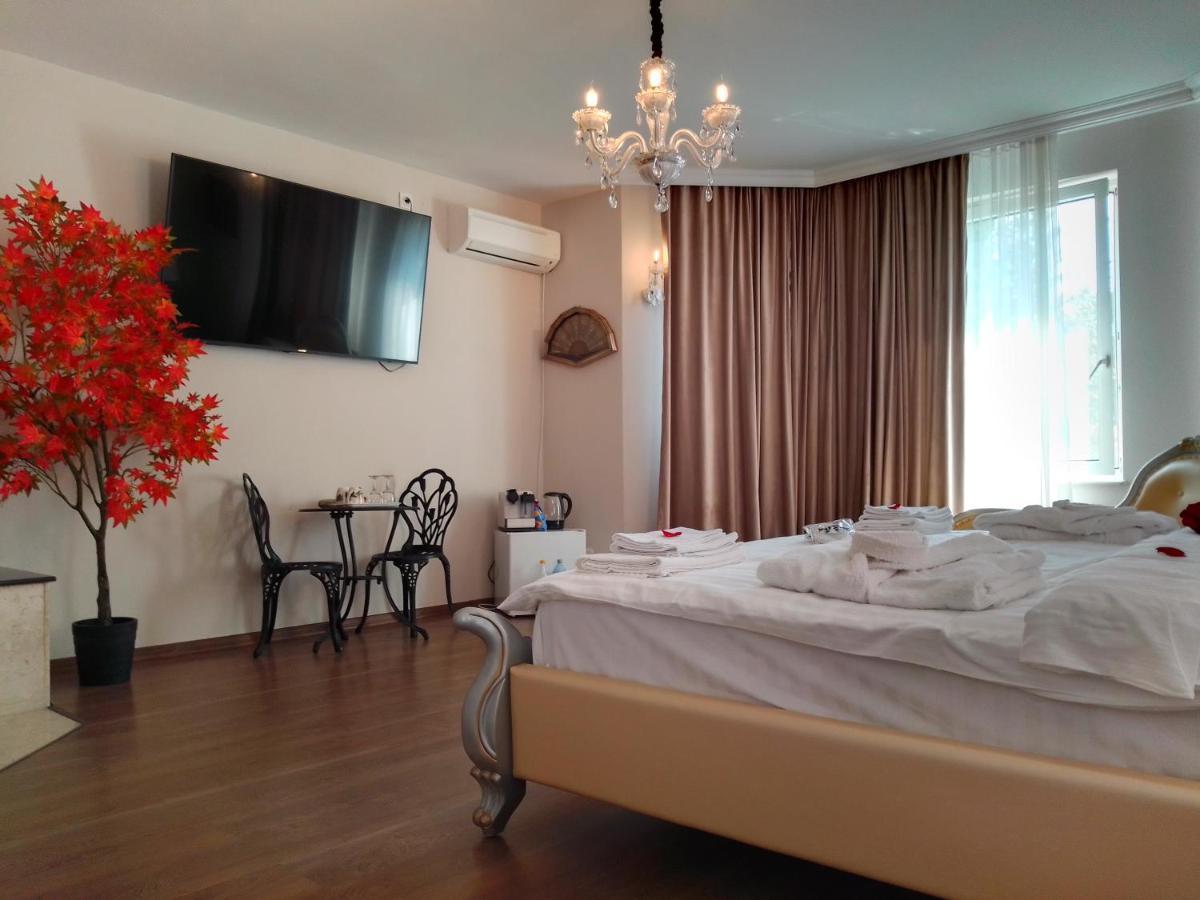 Casa Maria Roses Hotell Rîşnov Exteriör bild
