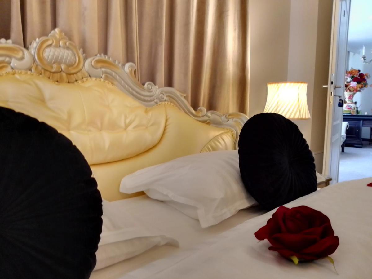 Casa Maria Roses Hotell Rîşnov Exteriör bild