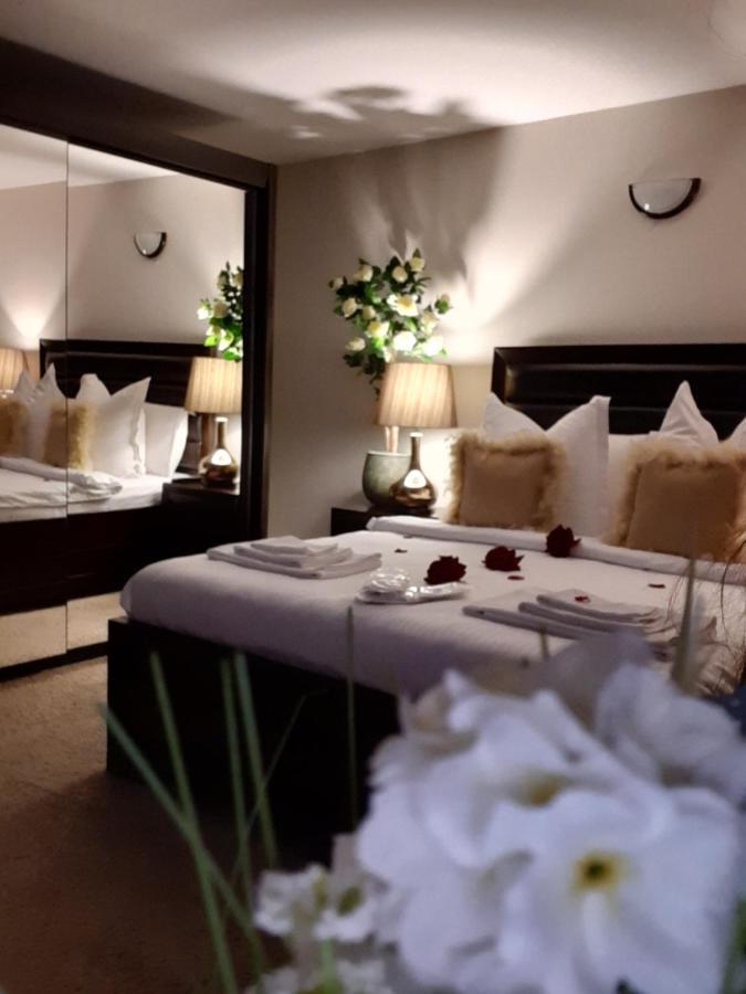 Casa Maria Roses Hotell Rîşnov Exteriör bild