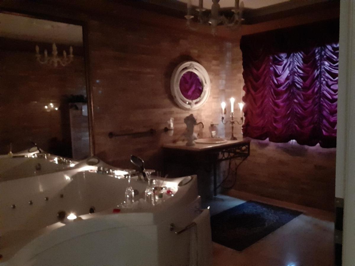 Casa Maria Roses Hotell Rîşnov Exteriör bild