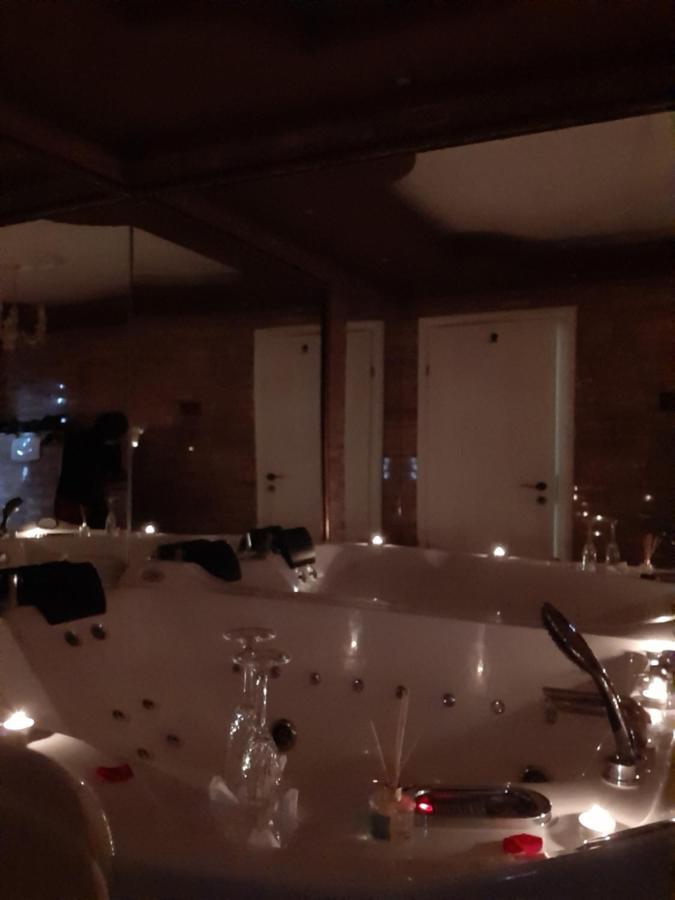 Casa Maria Roses Hotell Rîşnov Exteriör bild