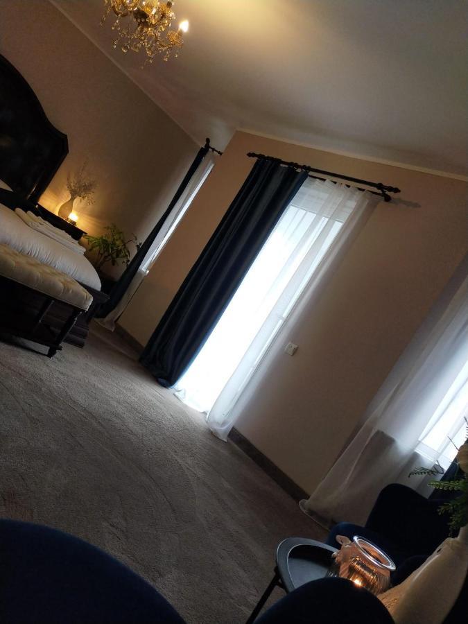 Casa Maria Roses Hotell Rîşnov Exteriör bild