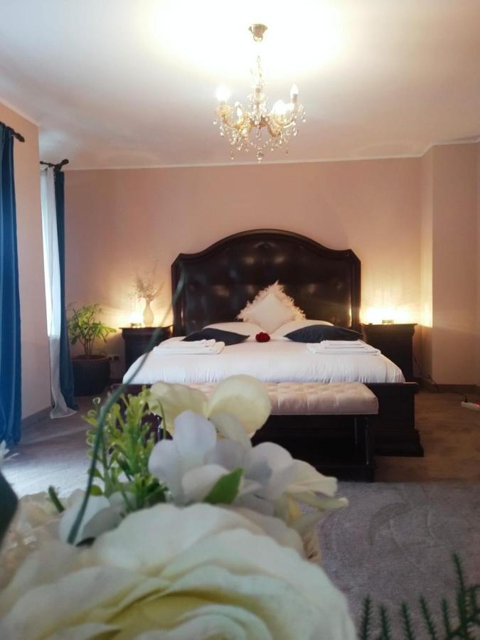 Casa Maria Roses Hotell Rîşnov Exteriör bild