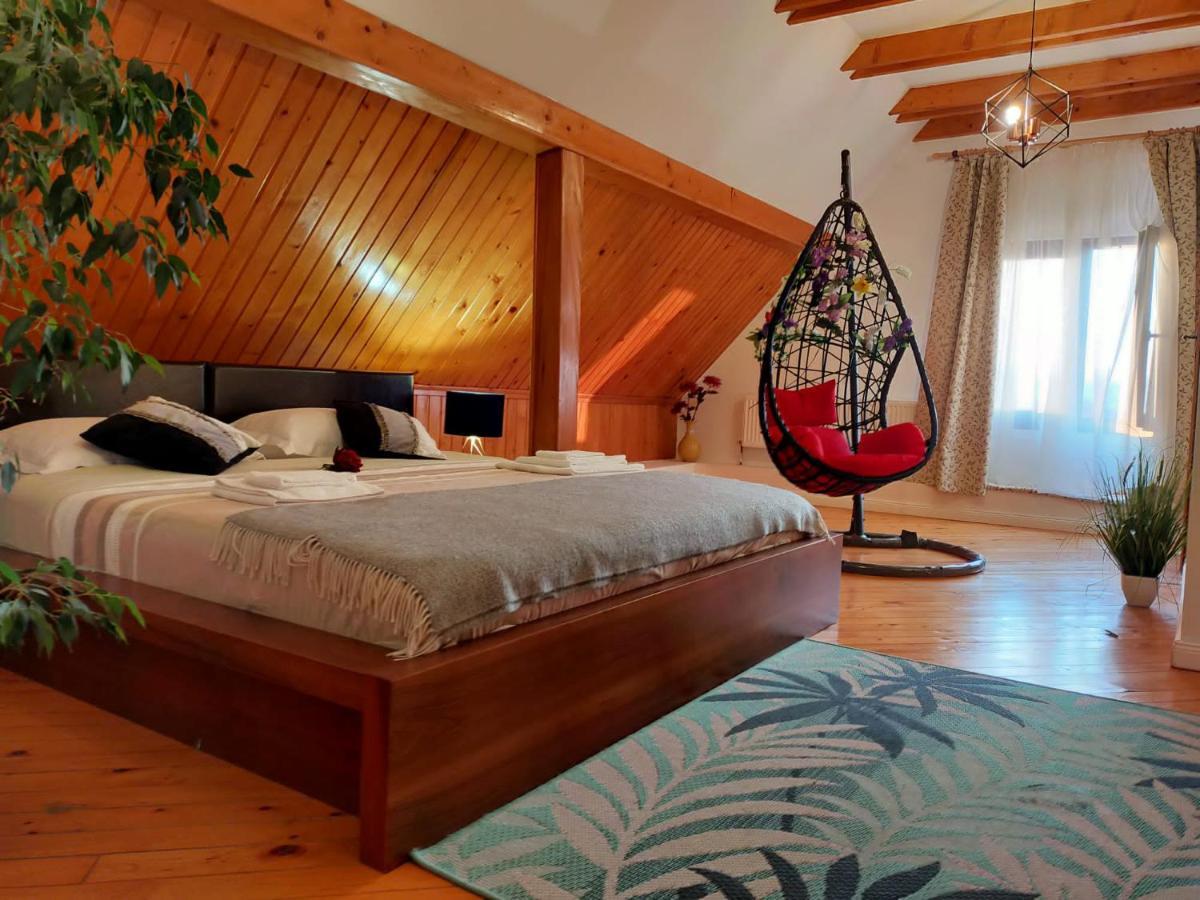Casa Maria Roses Hotell Rîşnov Exteriör bild