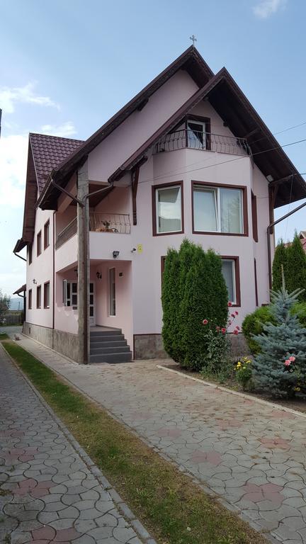 Casa Maria Roses Hotell Rîşnov Exteriör bild
